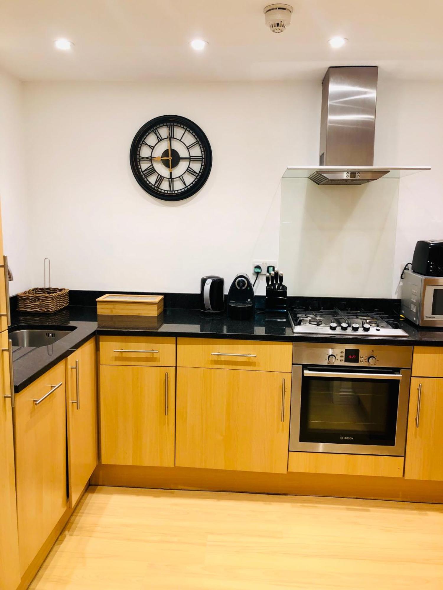 Superbly Located 2 Bedroom Luxury Apartment باث المظهر الخارجي الصورة