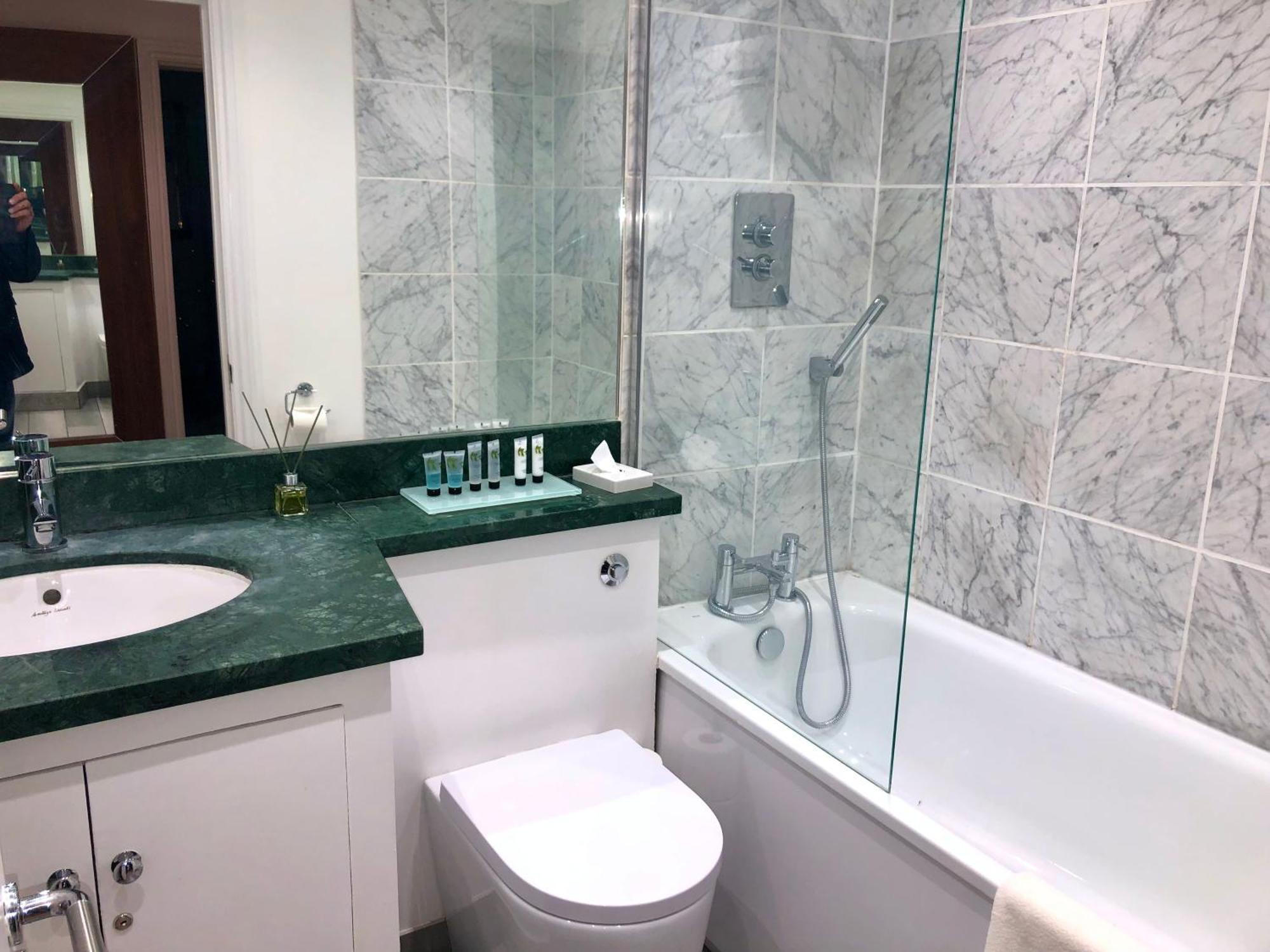 Superbly Located 2 Bedroom Luxury Apartment باث المظهر الخارجي الصورة